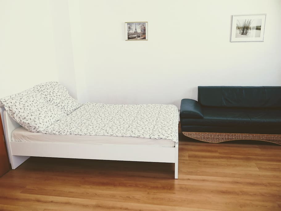 Bedroom - Bed 1
Schlafzimmer - Bett 1
