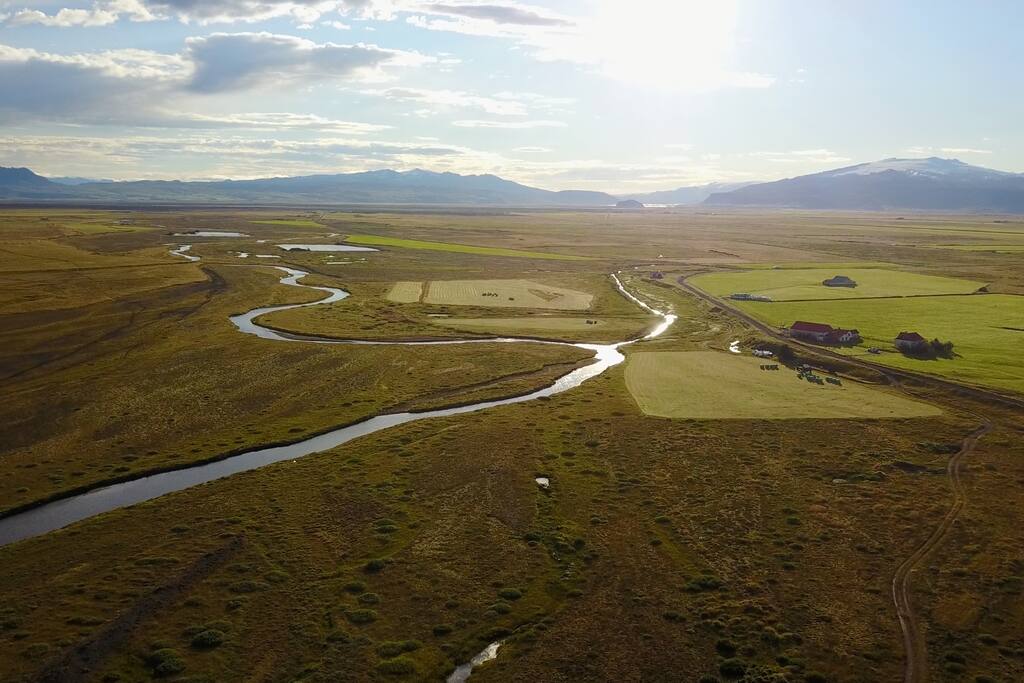 Eyjafjallajökull on right hans side