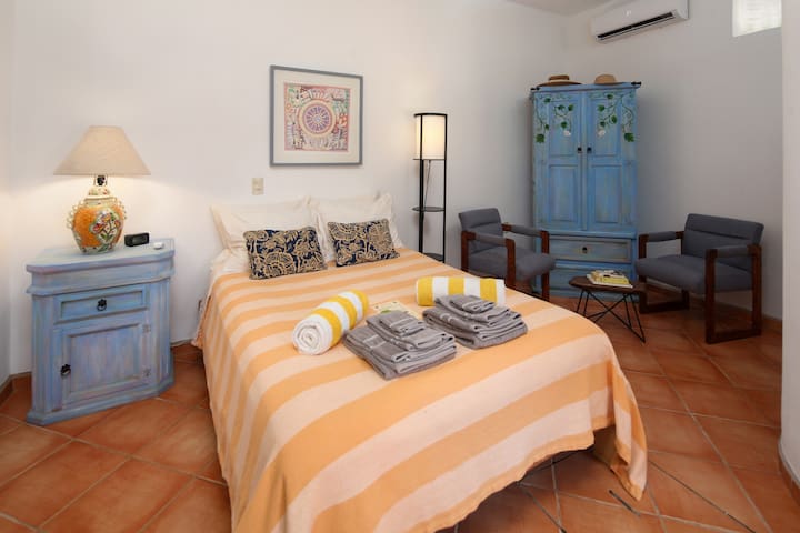 Hacienda Cereza small studio - pool, A/C, parking