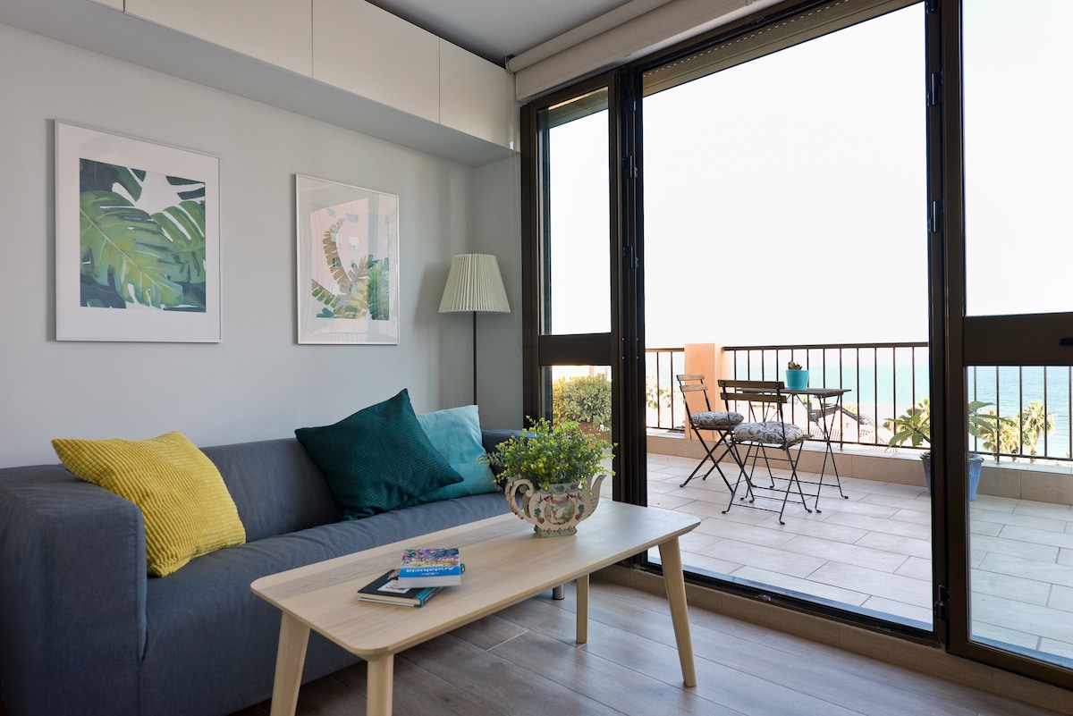 Top Airbnb: Beachfront, terrace and sea views. in Monte Sancha