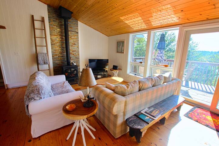 The Perch: Elevated waterfront cottage with a view