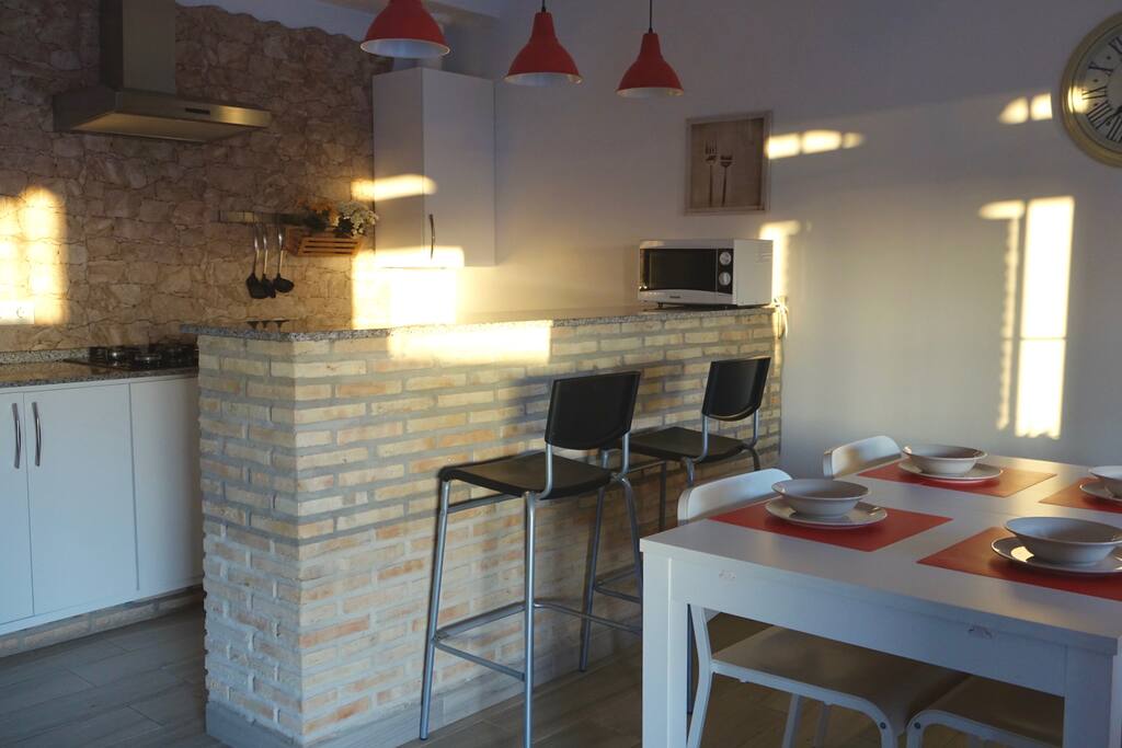 Breakfast bar and Kitchen