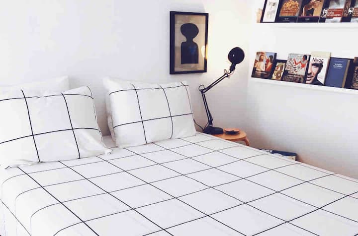 Bedroom (Queensize 140x200) 
down pillow 
down duvet 
100% cotton bedding