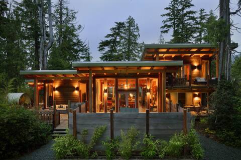 Tofino Retreat • Waterfront • Hot Tub • Sauna