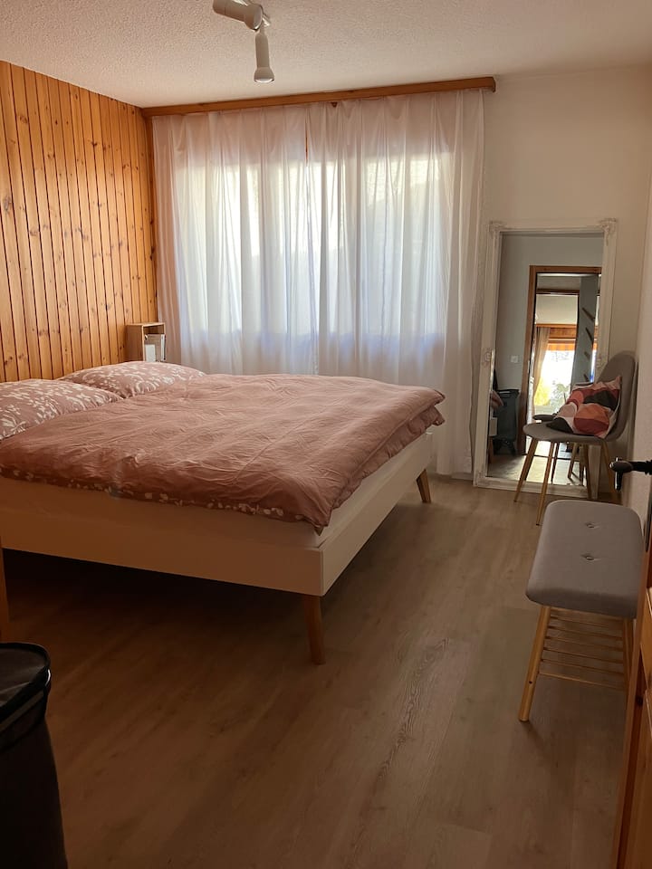 Dhomë gjumi me 180x200 krevat