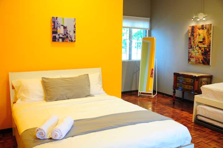 Studio D: 1 Queen Bed, 2 Single Beds. Hotel Standard Luxe Beds for A Superior Sleeping Experience