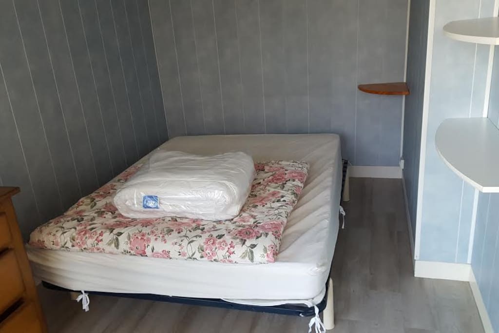 CHAMBRE 10M2 COUETTE ET COUVERTURE DISPONIBLE