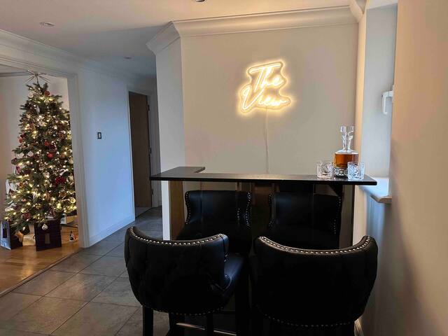 Luxurious 5* Riverview Apt. near Central London! gallery image 3