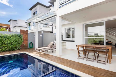 Successful Airbnb property: House on the sand with a private pool in Maresias in São Sebastião