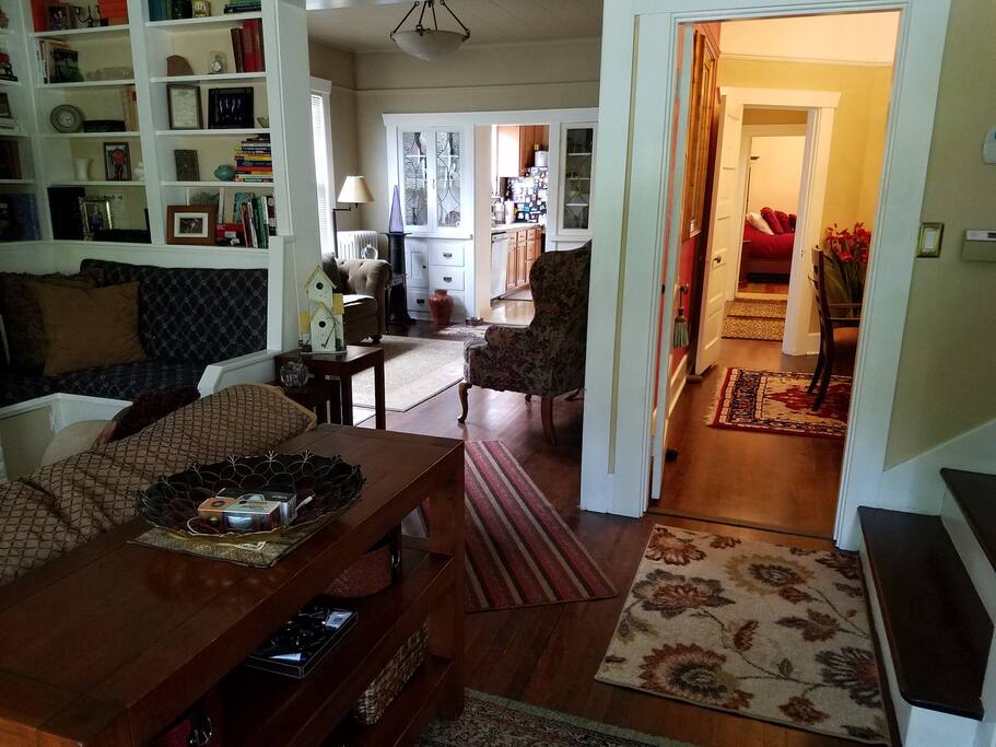 Built in 1917 enjoy an open, warm and relaxing stay.