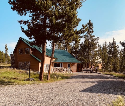 Yellowstone/Union Pass Log Cabin Retreat