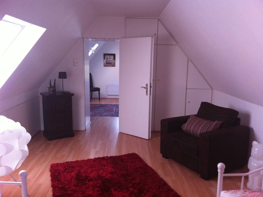 Blick aus dem Zimmer zum Vorraum