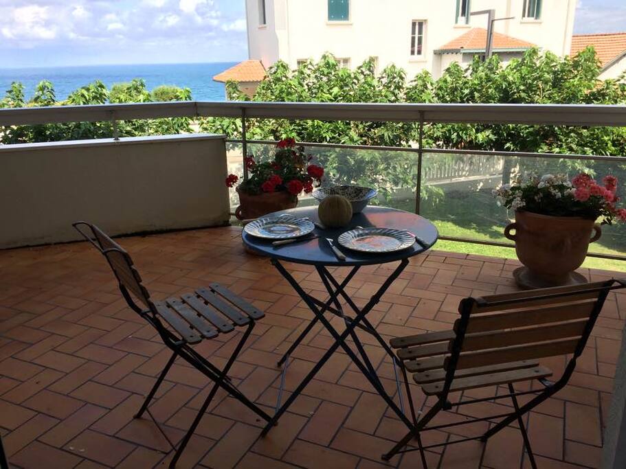 Accès direct à la terrasse depuis la chambre & salon