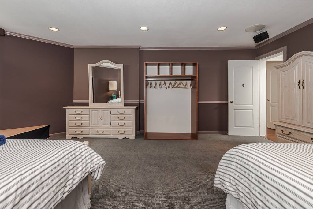 To give you the extra space for your group, we converted a rec room.