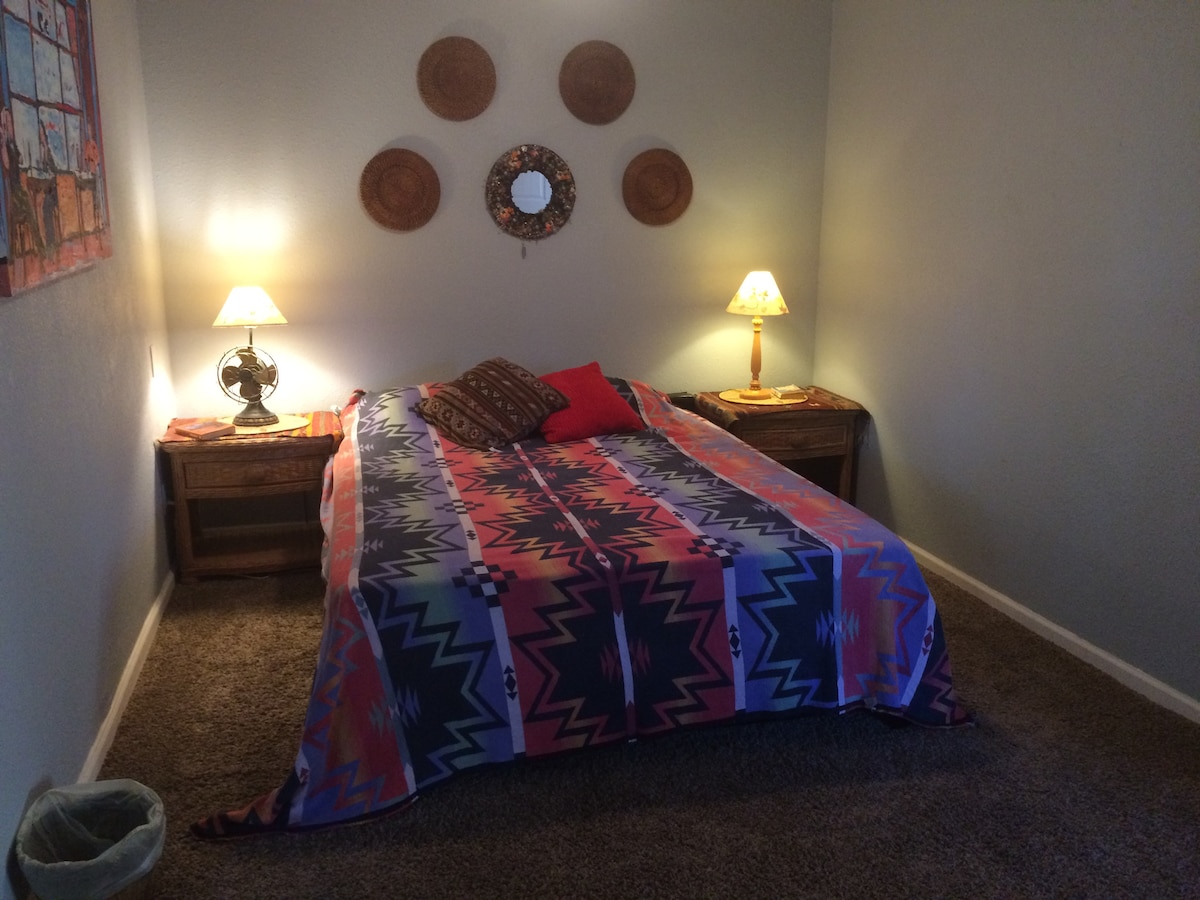 Groot queensize comfortabel bed...