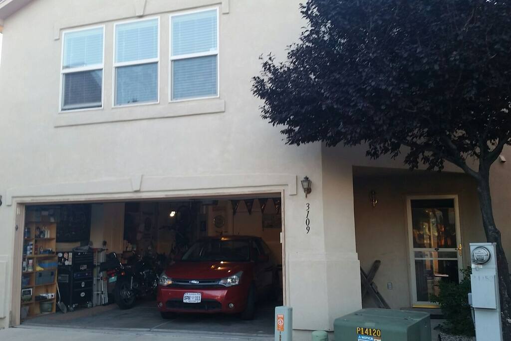 Garage (room for one guest vehicle)