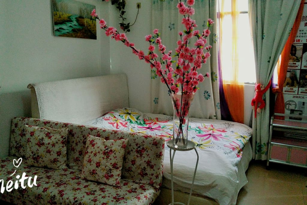 桃花掩映中,两米舒适大床
