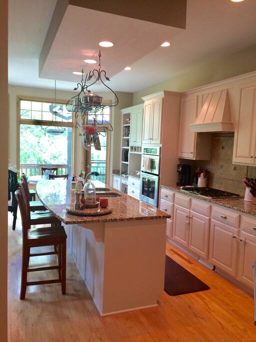 Gourmet kitchen with breakfast nook & large island