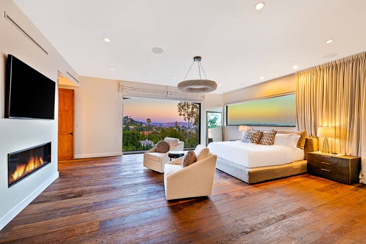 Hollywood Hills Luxury Resort Style Villa gallery image 5