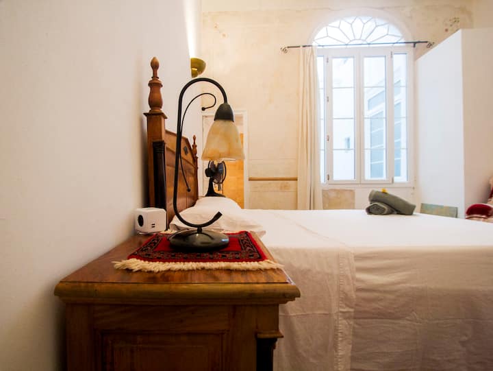 (2) Old house room with private bathroom in suite