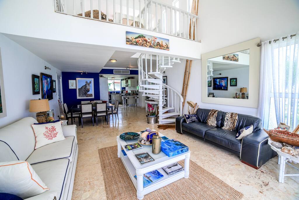 Flowing design from the living room to the kitchen