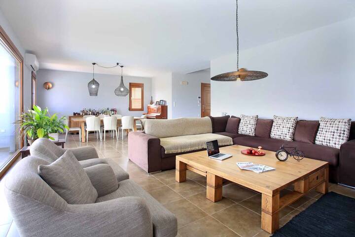 Villa Elpida, private pool and jacuzzi gallery image 4