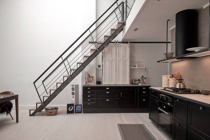 Bohemian studio flat by Royal Palace. gallery image 3