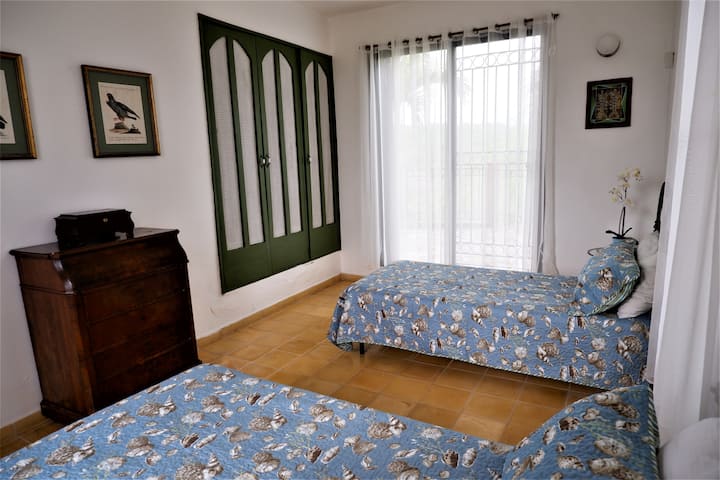 Bedroom 2 with two Single beds.