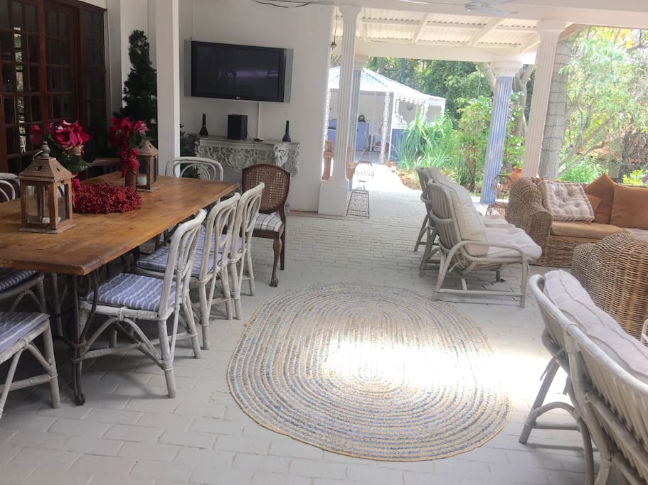 Covered Patio
Outside Breakfasts
