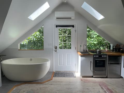 Top performing Airbnb: NEW Modern Zen Spa Treehouse Studio w/ King Bed in Belvedere Park