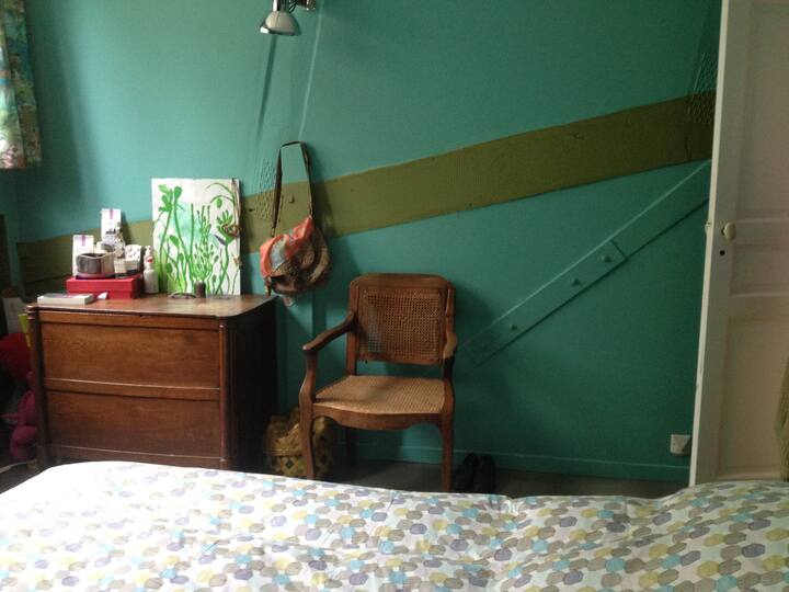 غرفة نوم صغيرة