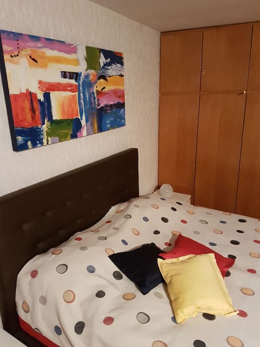 Schlafzimmer mit Boxspring Bett auch in 2 einzelne teilbar