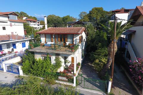 Private 3 BR beach house,enjoy the sea and Olympus