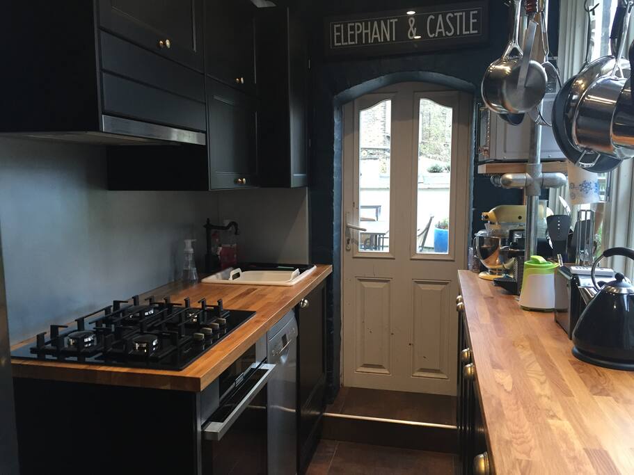 Brand new kitchen with Neff oven, dishwasher and giant fridge/freezer