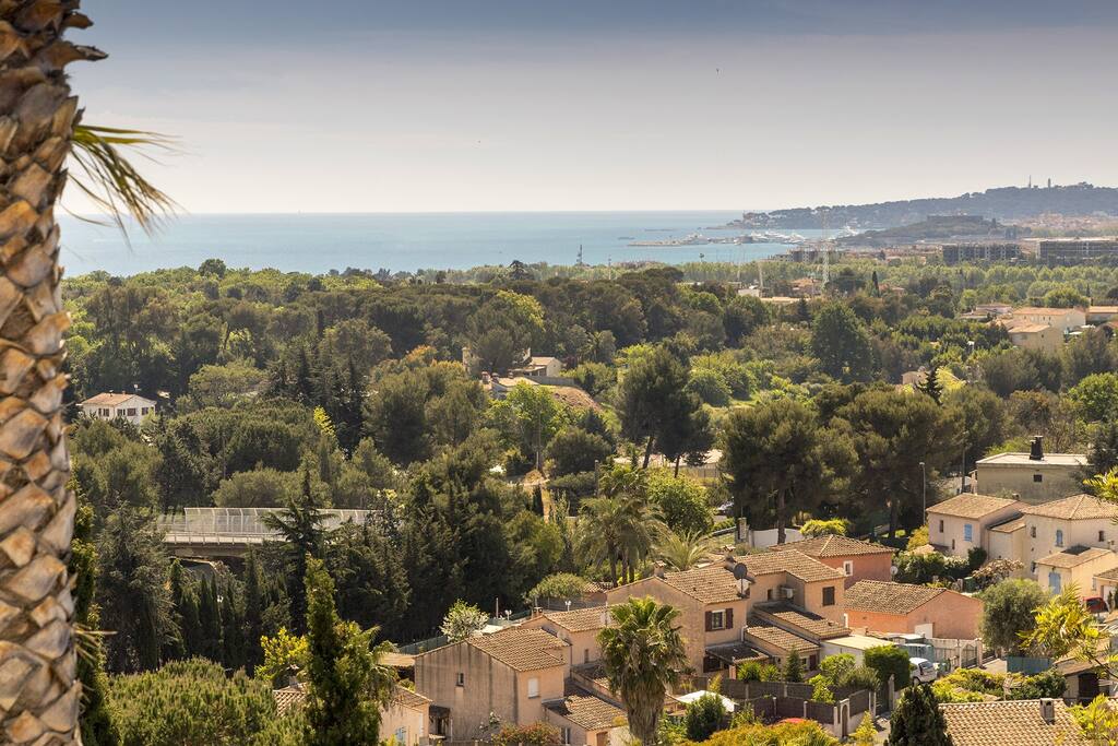 Vue mer panoramique et Cap d'Antibes