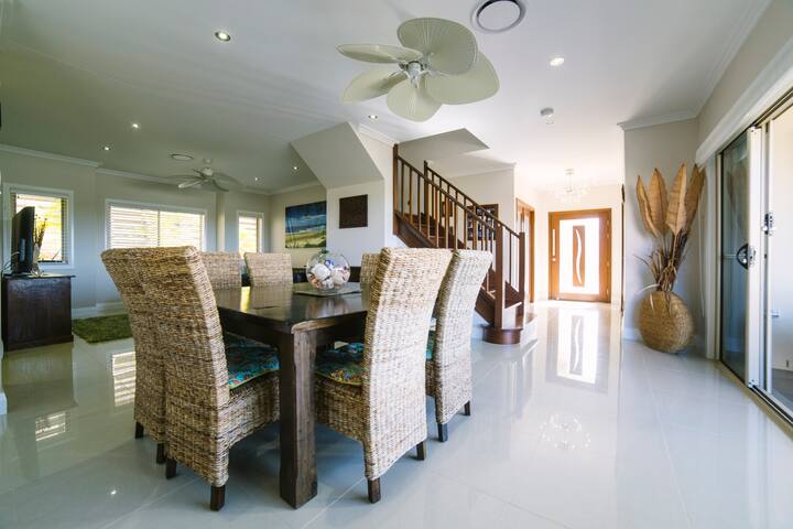 Close Encounters Ocean Views Banora gallery image 2