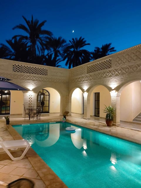 Cheerful 4 bedrooms villa with pool (Entire place)