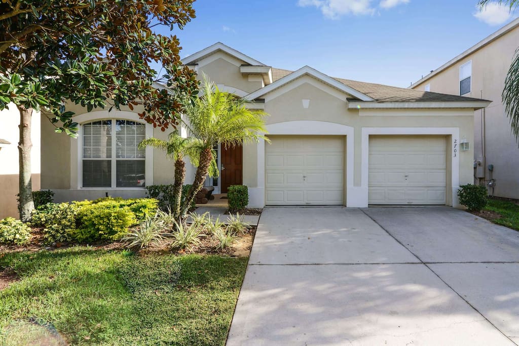 This executive vacation home has 4 bedrooms, 4 bathrooms, a games room, fully enclosed swimming pool, spa, and shaded lanai. This Orlando vacation home is located less than 2 miles from the Walt Disney World® Resort theme parks.