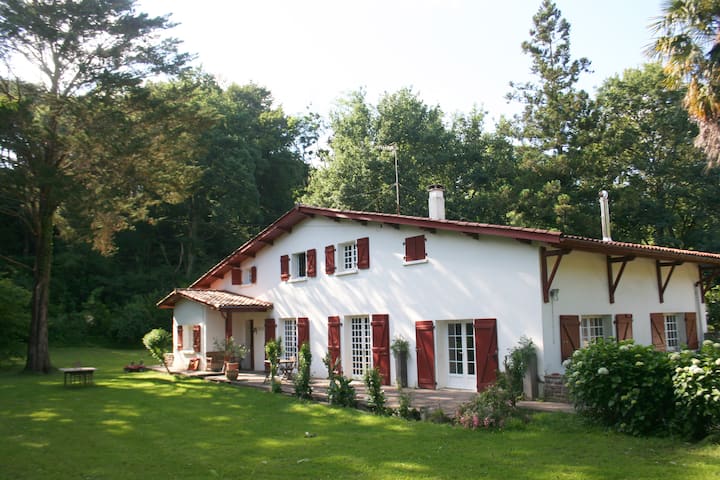 Maison De Famille Dans Un Havre De Paix - Espelette