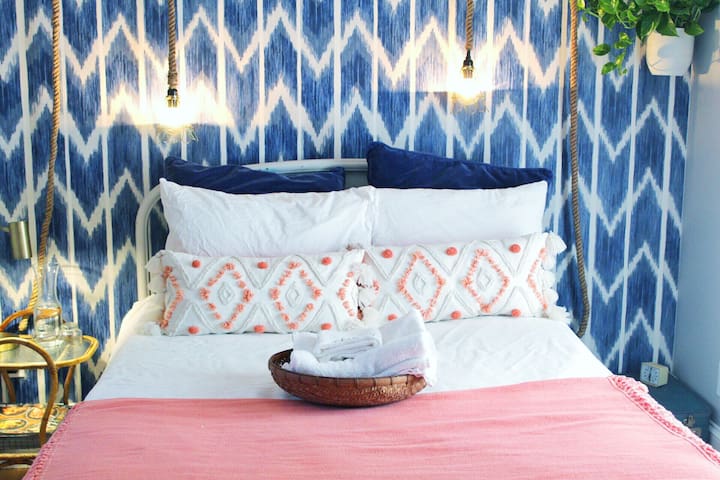 Long Moss Stopping-Place Private Bath + Entrance