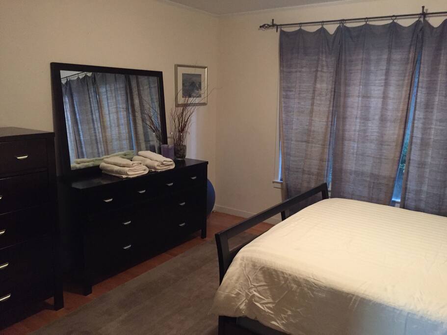 Large Bedroom with comfortable Queen Size Bed