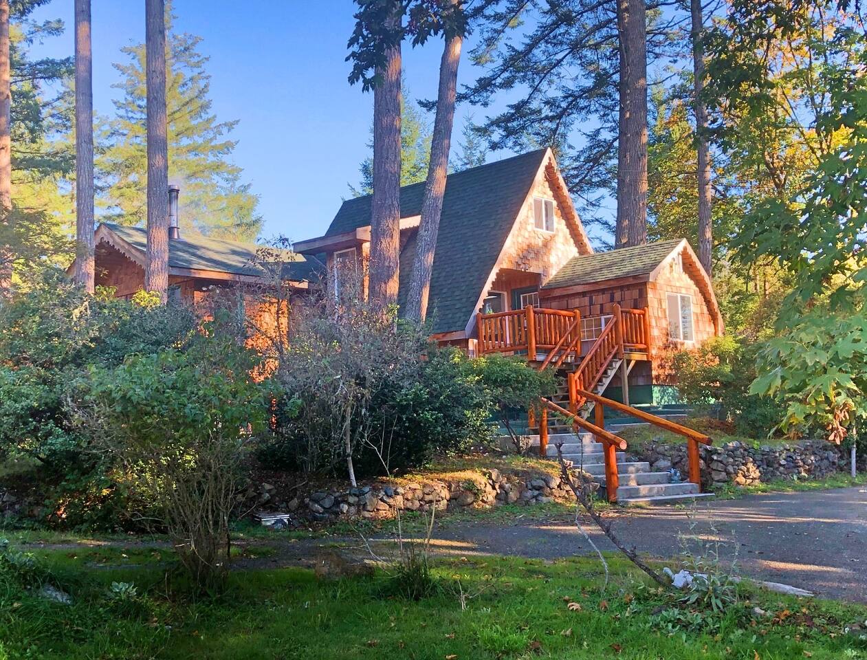 Charlie S Cozy Cabin Near The Sea Cabins For Rent In Sooke