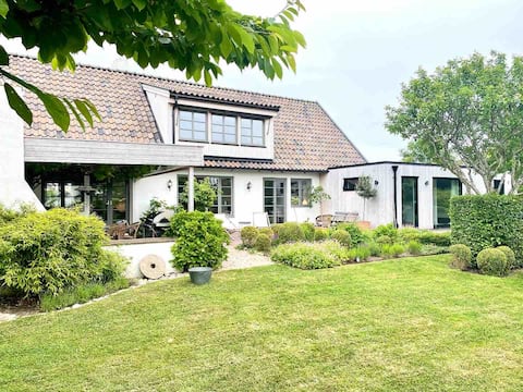 Beautiful house for 1 or 2 families close to beach