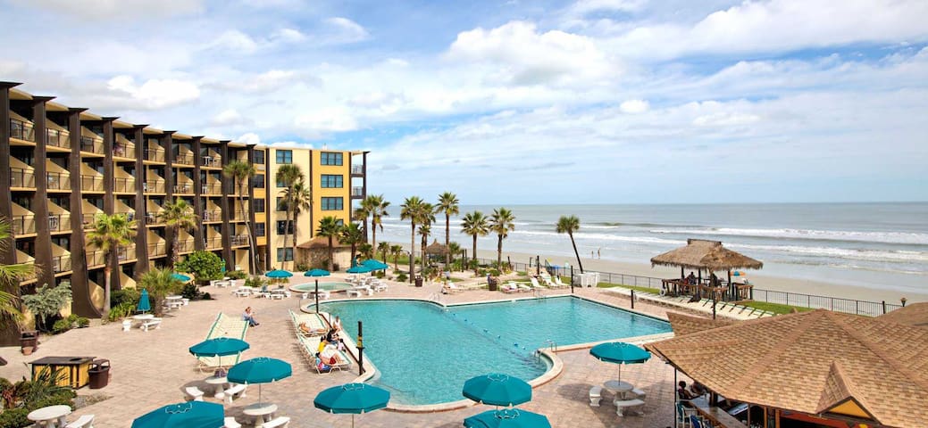 Beach Private Condo w/ KING SIZE BED and 55 " TV!!