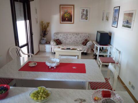 Confortable, central, near the sea