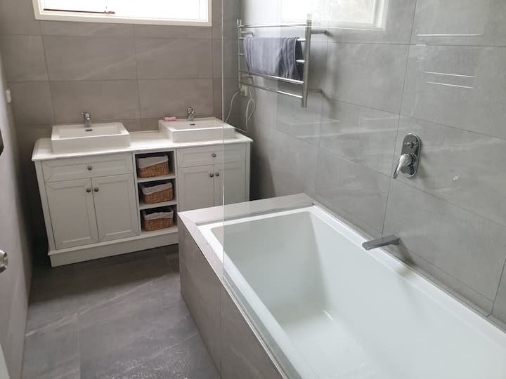 Top 10 Airbnb Vacation Rentals In Seymour, Australia Updated 2024