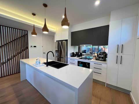 Top Airbnb: Dickson Luxe 3BR 2Bath Dble LUG Stunning New Home in Canberra