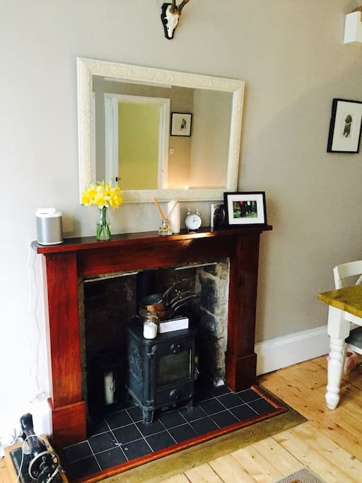 LIVINGROOM - traditional fireplace