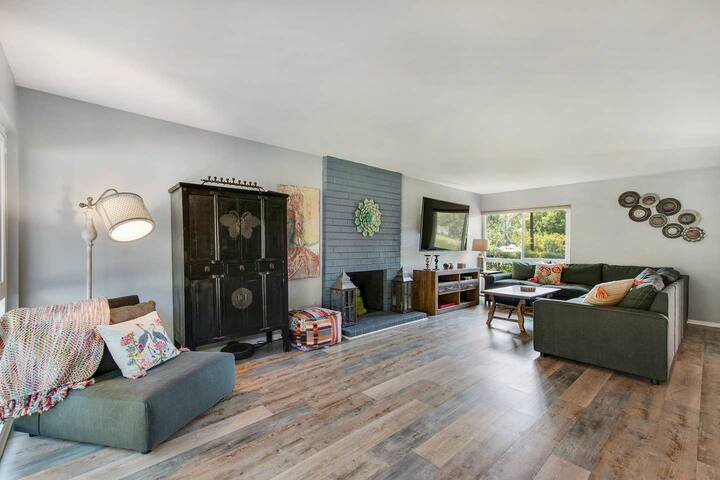 Beautiful Home 4BR 3BATH with LARGE backyard gallery image 2