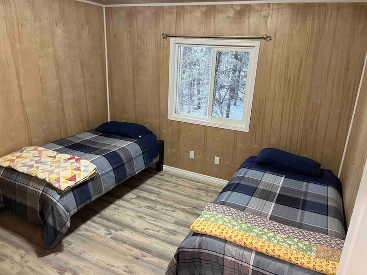 Spavaća soba 3- 2 kreveta za 1 osobu